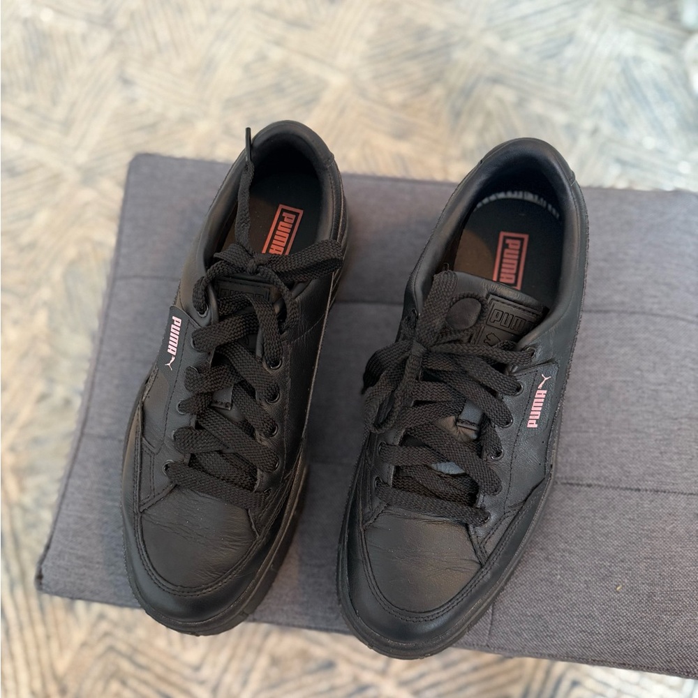 Puma Black Sneakers Sleek Low-Top Design
Use once